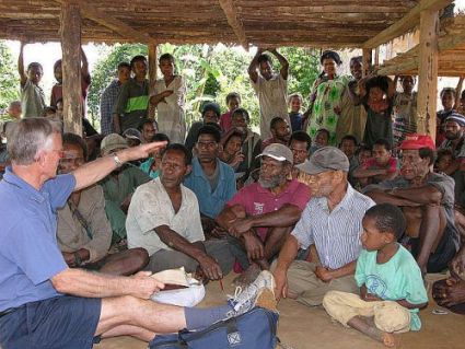 Des Oatridge speaks in Binumarien on return visit in 2006, some 20 years after he and Jenny completed their translation and left the village. 